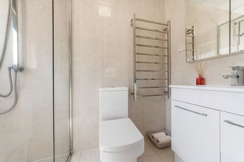 Waterfront Theme Park Getaway - Hotel Gold Coast 8