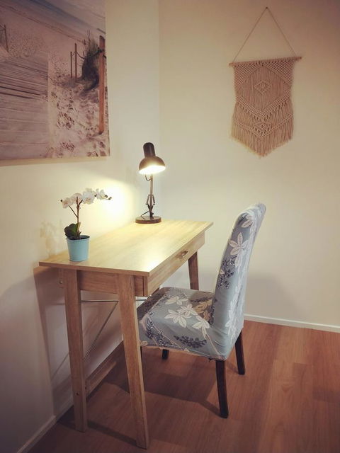 Waterfront Theme Park Getaway - Hotel Gold Coast 6