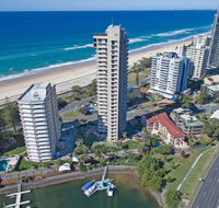 Capricorn One Beachside Holiday Apartments - Official - Hotel Gold Coast