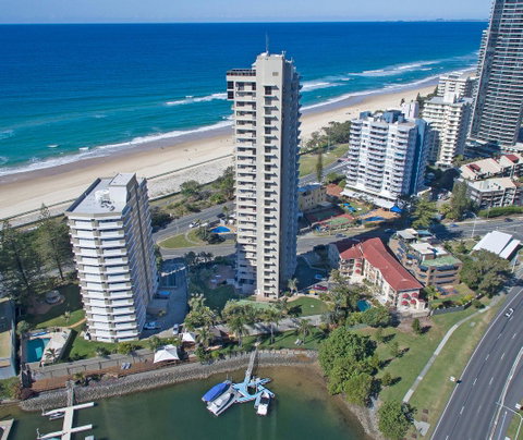 Capricorn One Beachside Holiday Apartments - Official - Hotel Gold Coast 0