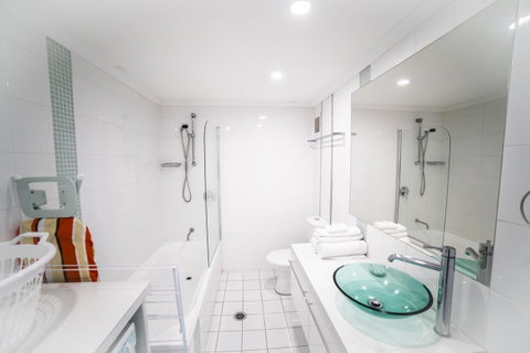 Capricorn One Beachside Holiday Apartments - Official - Hotel Gold Coast 5