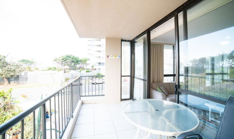 Capricorn One Beachside Holiday Apartments - Official - Hotel Gold Coast 2