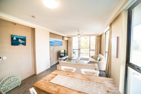 Capricorn One Beachside Holiday Apartments - Official - Hotel Gold Coast 3