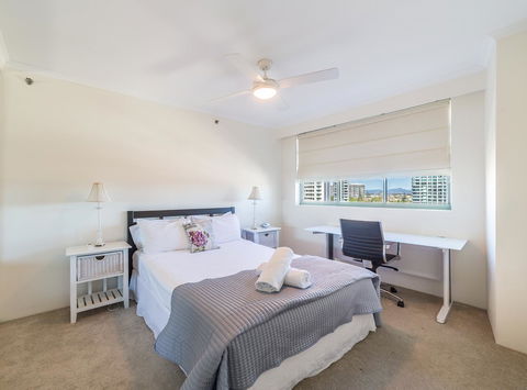 The Meriton Apartments On Main Beach - Hotel Gold Coast 16