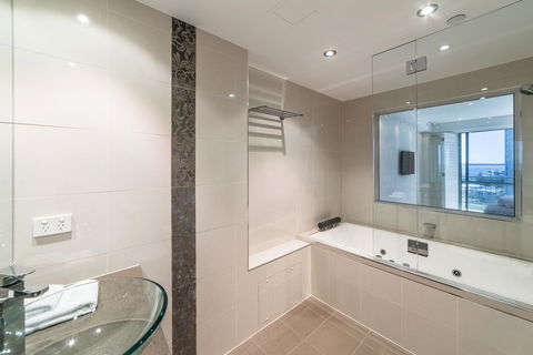 The Meriton Apartments On Main Beach - Hotel Gold Coast 8
