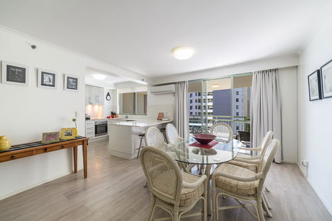 The Meriton Apartments On Main Beach - Hotel Gold Coast 2