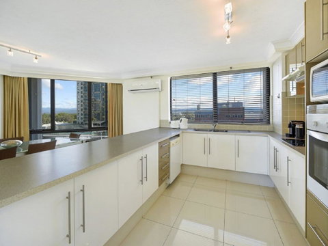 Excluza - Hotel Gold Coast 2