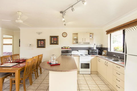 Marcol Place Holiday Apartments - Hotel Gold Coast 4