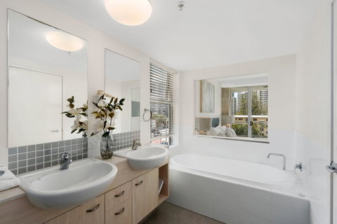 Wings Resort, Apartments And 2 Story Penthouses - We Accommodate - Hotel Gold Coast 12