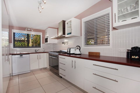 6 Botany Court Marcoola Beach - Pet Friendly 500 Bond - Hotel Gold Coast 10