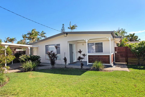 6 Botany Court Marcoola Beach - Pet Friendly 500 Bond - Hotel Gold Coast 1
