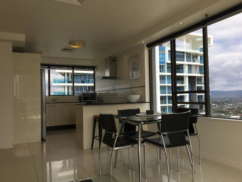Surfers Century Oceanside Apartments - Hotel Gold Coast 24
