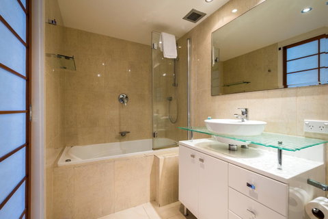 Breakers North Absolute Beachfront Apartments - Official - Hotel Gold Coast 5