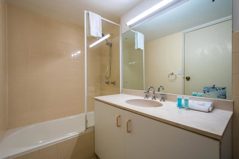Breakers North Absolute Beachfront Apartments - Official - Hotel Gold Coast 11