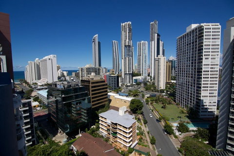 Surfers Mayfair - Hotel Gold Coast 1