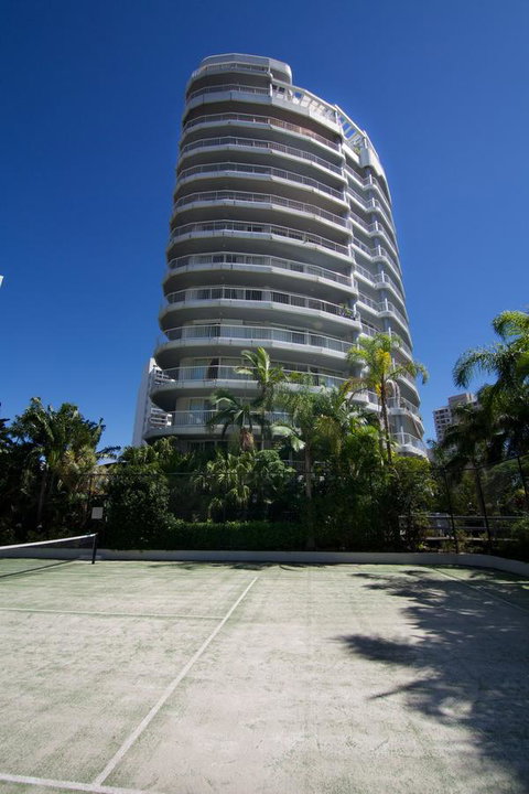 Surfers Mayfair - Hotel Gold Coast 2