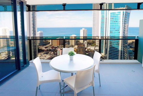 Circle On Cavill Surfers Paradise Apartments-Holiday Paradise - Hotel Gold Coast 2