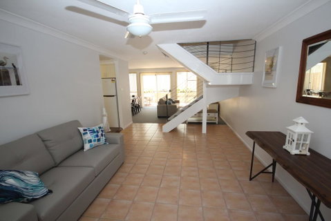 Waters Edge - Hotel Gold Coast 2