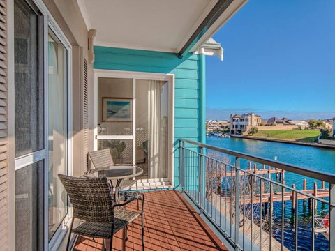 Waters Edge Apartment With Jetty - Hotel Gold Coast 0