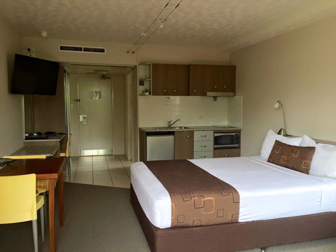 Waters Edge The Strand - Hotel Gold Coast 1