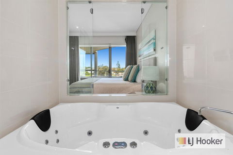 WAVE CULTURE 1204 - BEACH BLISS - Hotel Gold Coast 3