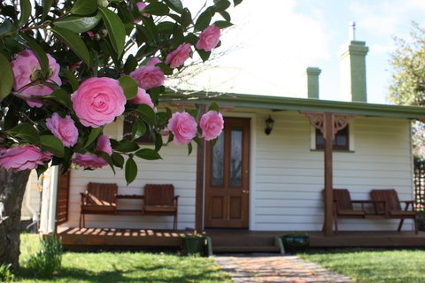 Westbury Gingerbread Cottages - Hotel Gold Coast 0