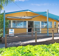 Wheelchair Friendly with water views - Welsby Pde Bongaree - Hotel Gold Coast