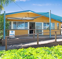 Wheelchair Friendly with water views - Welsby Pde Bongaree - Hotel Gold Coast