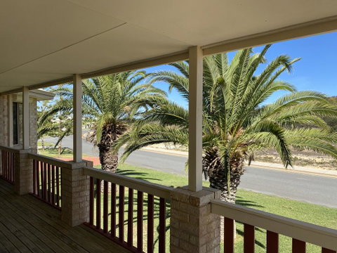 Whispering Palms - Hotel Gold Coast 1
