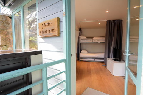 Whistler 8 Glacier - Hotel Gold Coast 2