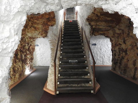White Cliffs Underground - Hotel Gold Coast 2
