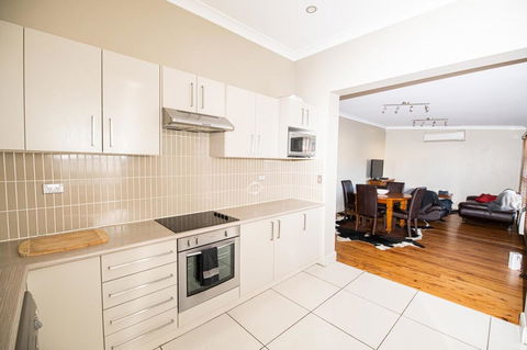 William Cottage Central Heritage Home - Hotel Gold Coast 1