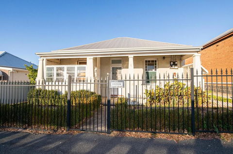 William Cottage Central Heritage Home - Hotel Gold Coast 3