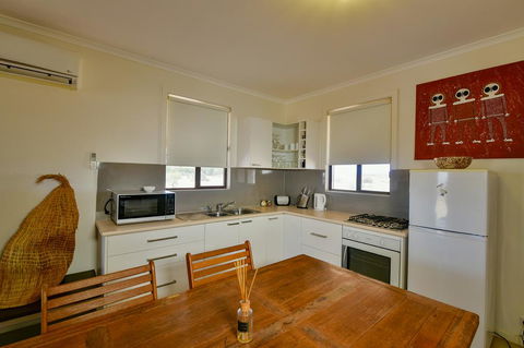 William Creek Camp Ground & Units - Hotel Gold Coast 1