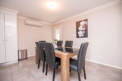 Wonderful Windred Modern, Comfy, Quiet - Hotel Gold Coast 0