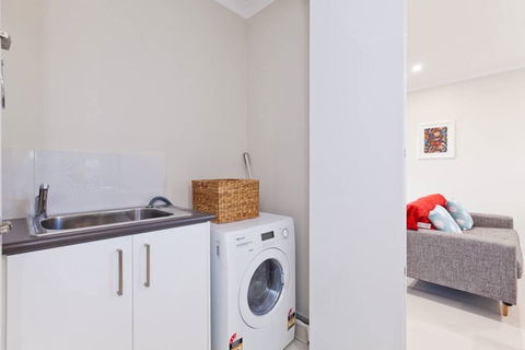 Woodlands - Home With A View - Hotel Gold Coast 1