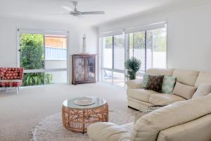 Relax At Bokarina Beach House Walk To Beach Relax By The Pool - Hotel Gold Coast 5