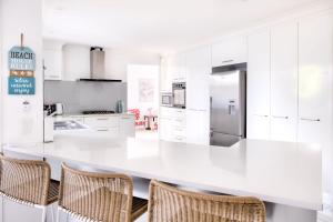 Relax At Bokarina Beach House Walk To Beach Relax By The Pool - Hotel Gold Coast 3