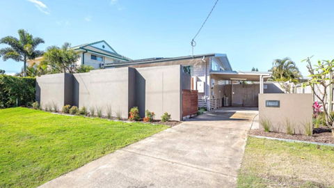 A Beachside Beauty With Pool - Hotel Gold Coast 4