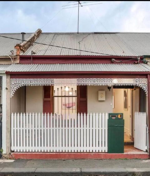 A Beautiful Terrace House With Parking & Courtyard - Hotel Gold Coast 0