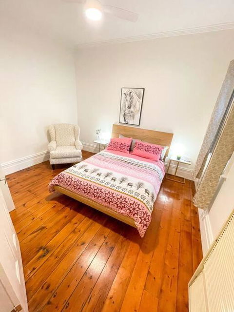 A Beautiful Terrace House With Parking & Courtyard - Hotel Gold Coast 4