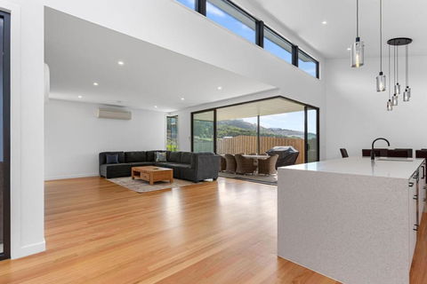 A Box Of Moonlight - Hotel Gold Coast 0