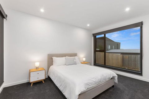 A Box Of Moonlight - Hotel Gold Coast 1