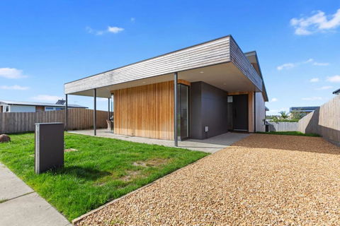 A Box Of Moonlight - Hotel Gold Coast 3