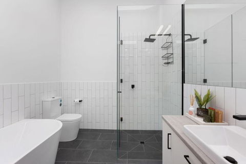 A Box Of Moonlight - Hotel Gold Coast 4