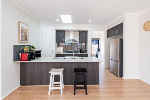 A Cosy 5Beds House In The Clyde - Hotel Gold Coast 0