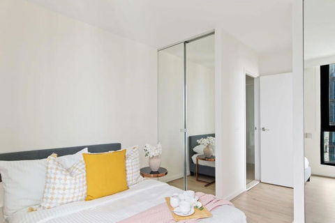 A Cozy 2BR Apt With Panoramic Views FREE Parking - Hotel Gold Coast 3