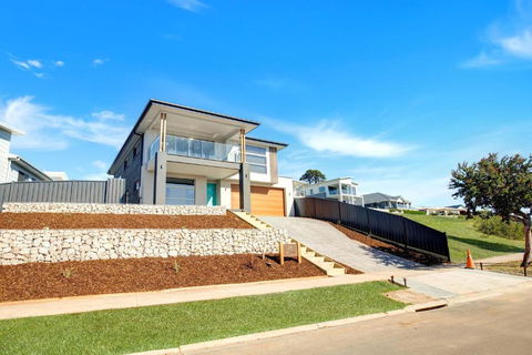 A Magnetic Retreat - Hotel Gold Coast 1