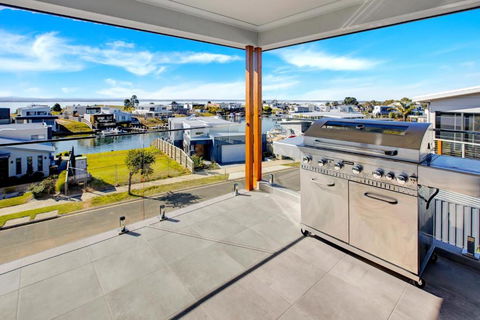 A Magnetic Retreat - Hotel Gold Coast 3