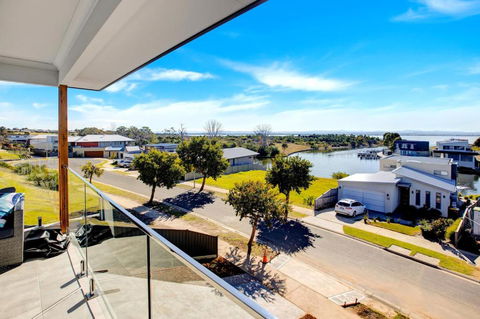 A Magnetic Retreat - Hotel Gold Coast 4